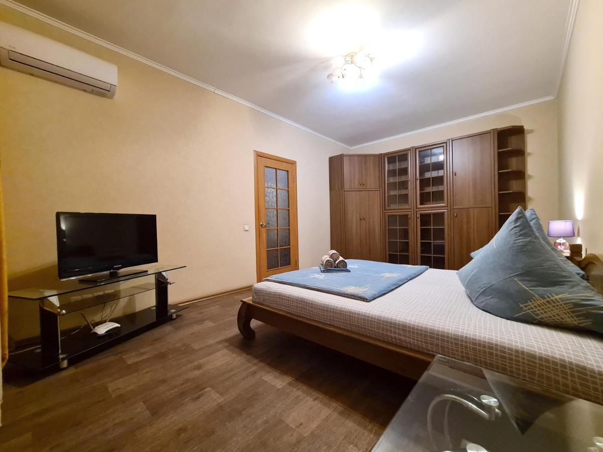 1-Room Luxury Apartment On Sobornyi Avenue 170-V, By Grandhome Zaporizhia Exterior foto